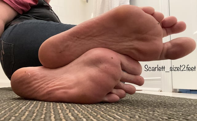 scarlett curtis feet 1