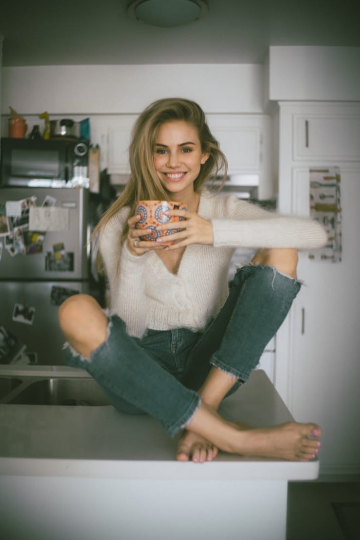 scarlett leithold feet 5