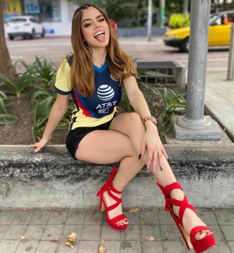 scarlett salazar feet 3