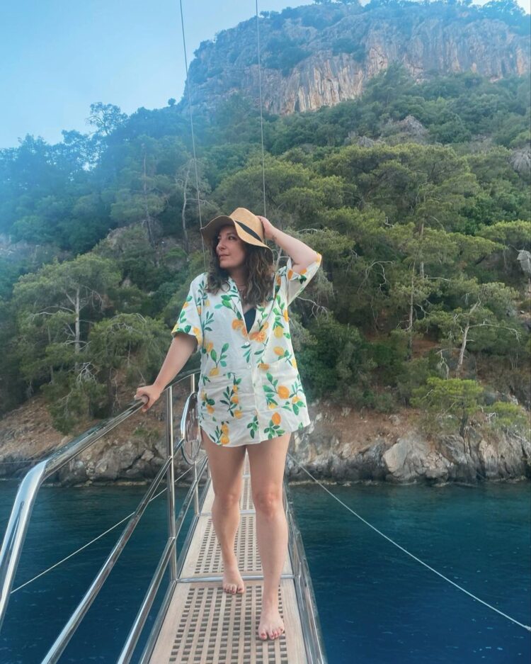 sebnem bozoklu feet 4