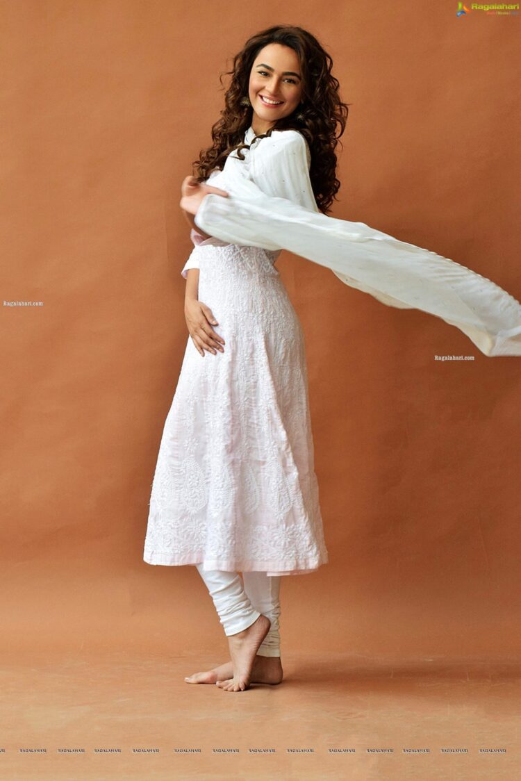 seerat kapoor feet 2 scaled