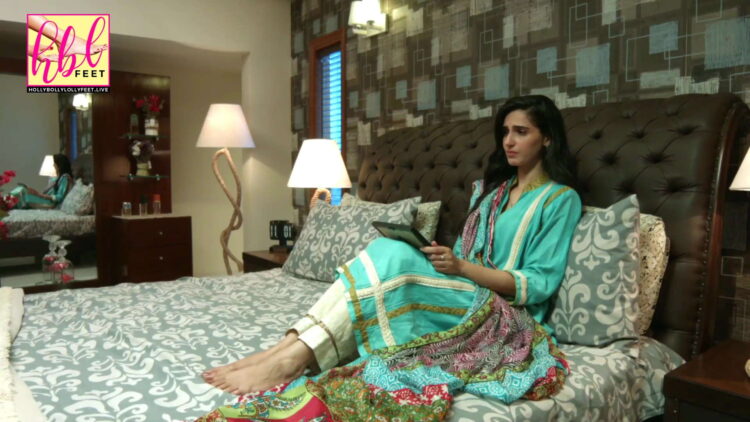 sehar afzal feet 4