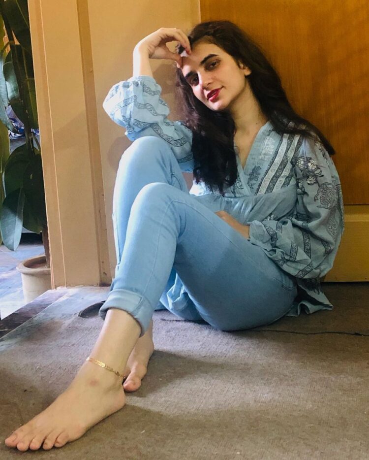 sehar hayyat feet 6