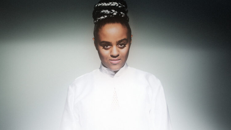 seinabo sey feet 6