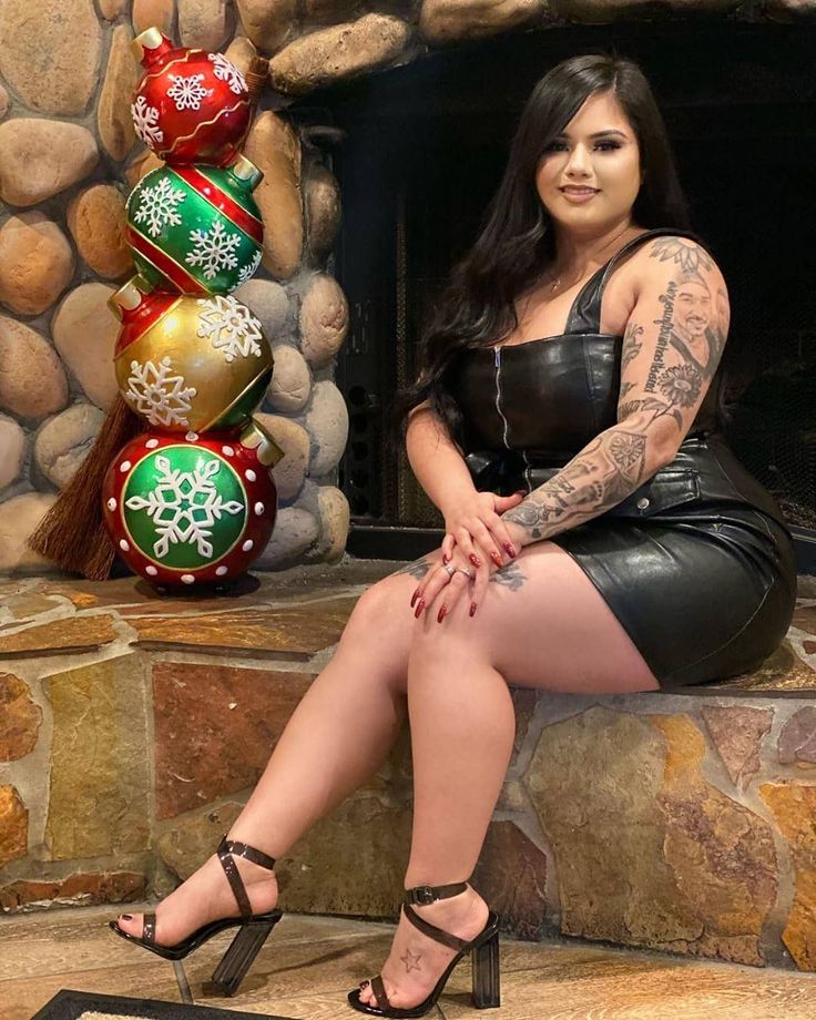 selena gonzalez feet 2