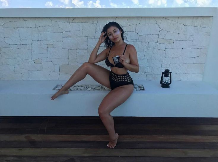 selena olivera feet 3