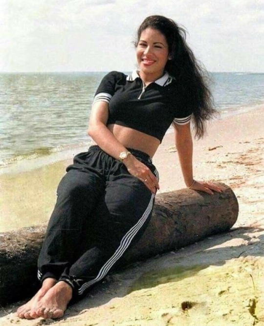 selena quintanilla feet 2