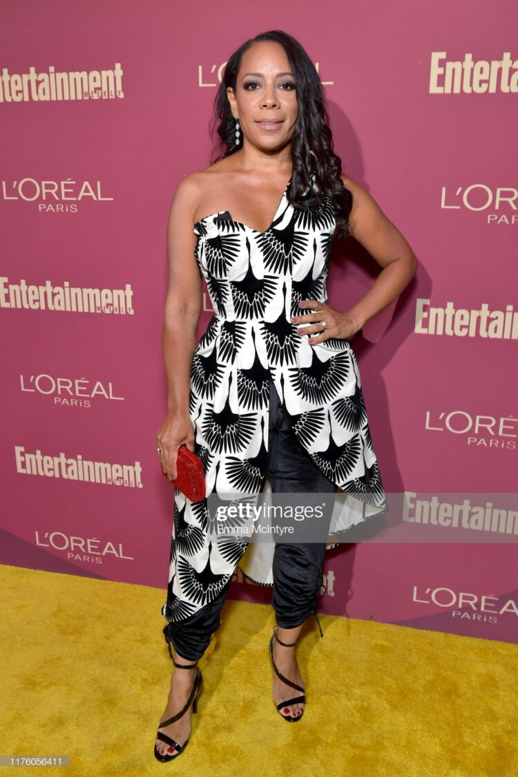 selenis leyva feet 4