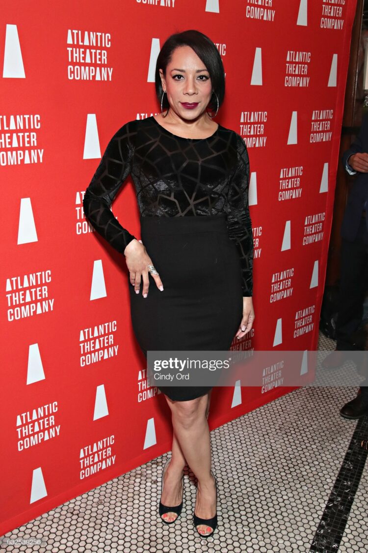 selenis leyva feet 5