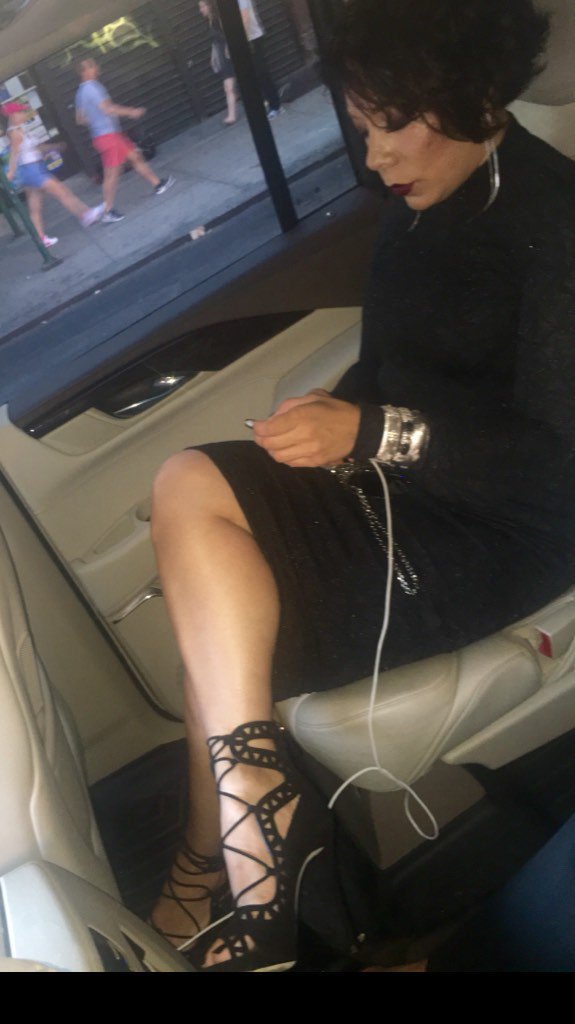 selenis leyva feet 6