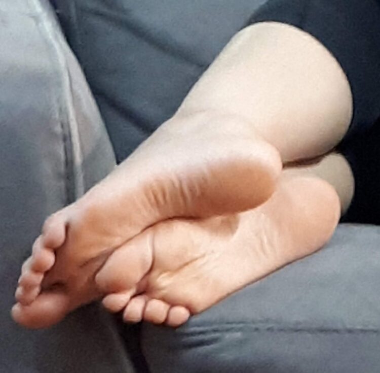 selina mour feet 3