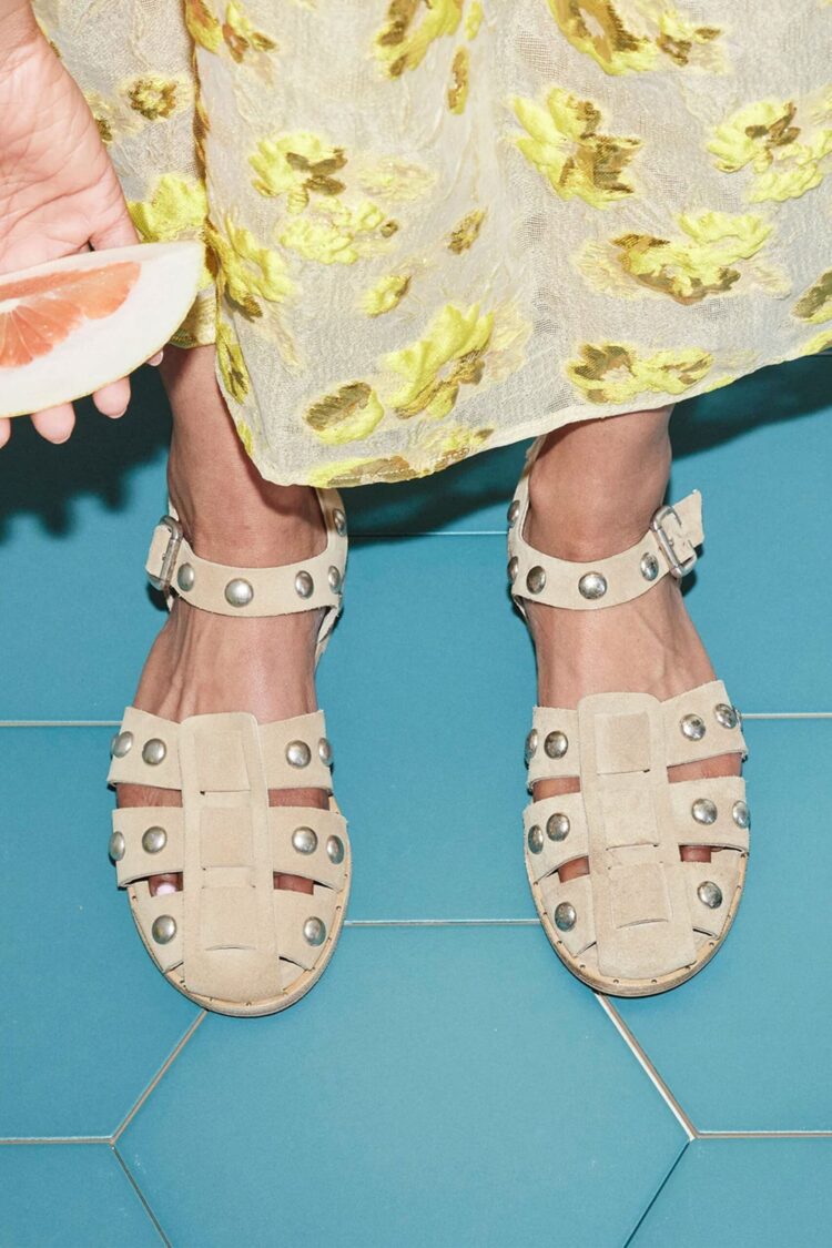 seline sel feet 4 scaled