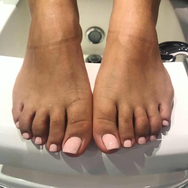 selma omari feet