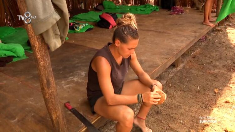 sema aydemir apak feet 4