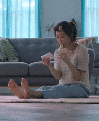 seo hyun jin feet 6