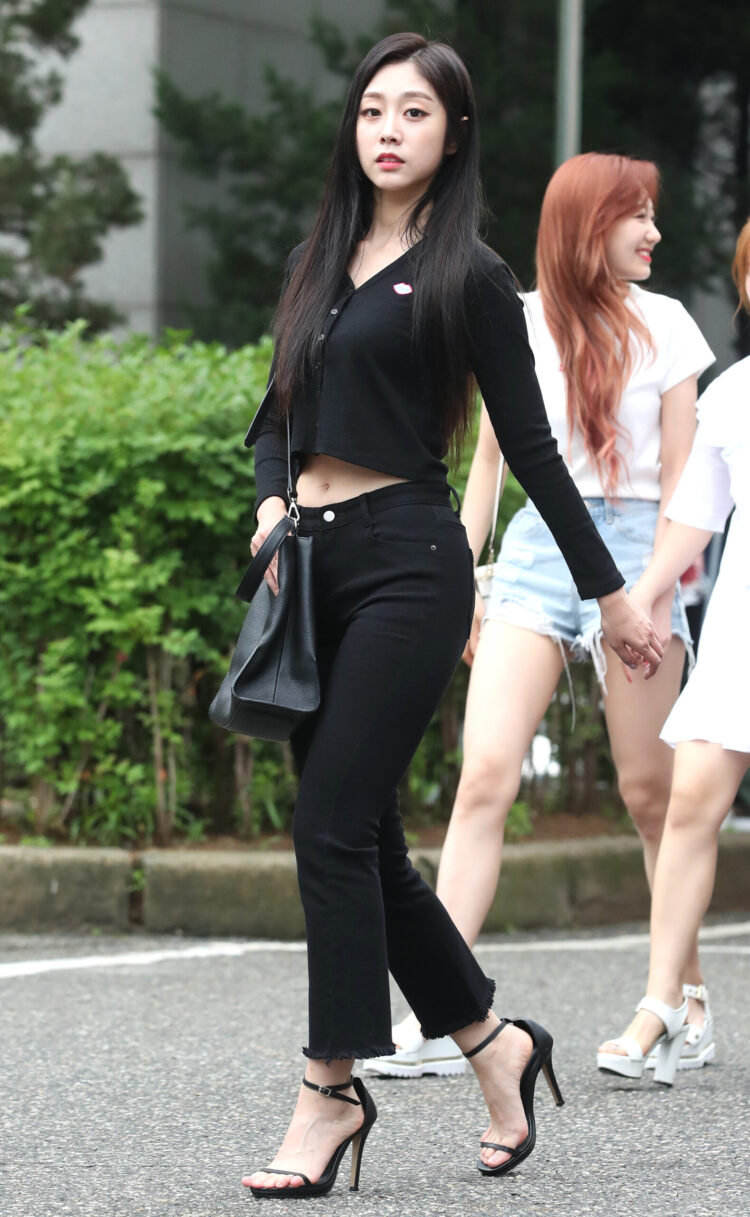 seo ji soo feet 4 scaled