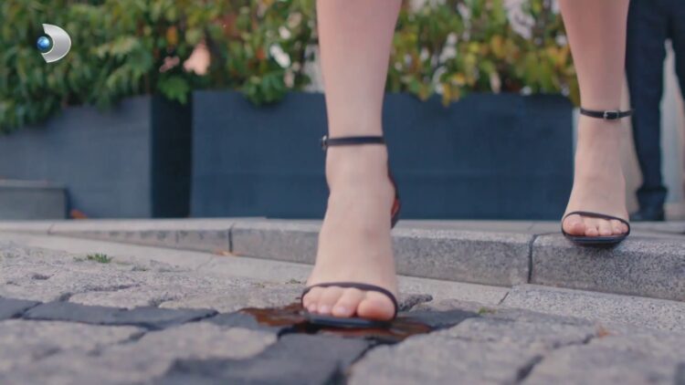 serra ariturk feet 1