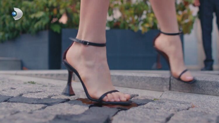 serra ariturk feet 2