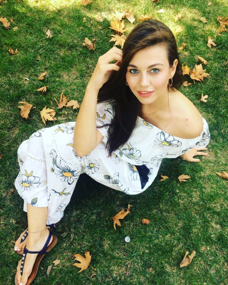 sezgi sena akay feet 2