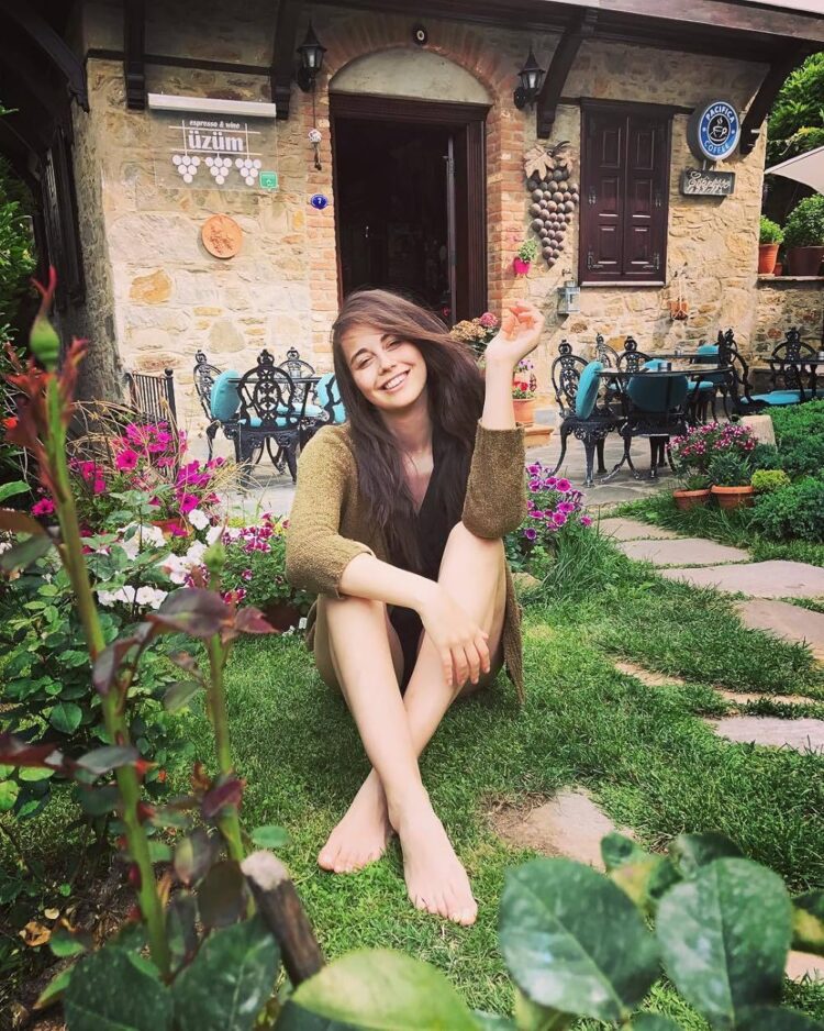 sezgi sena akay feet 6