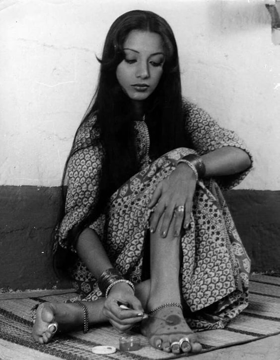 shabana azmi feet 2