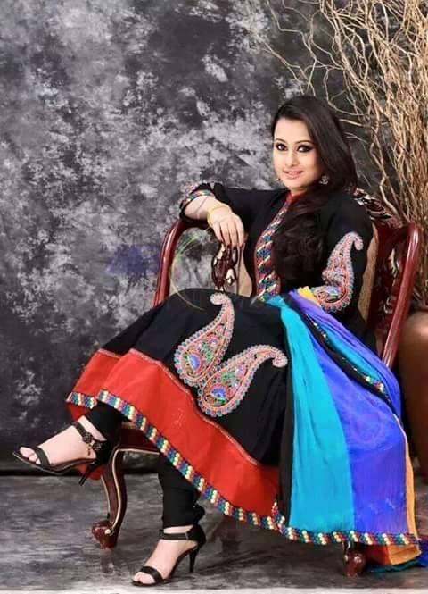 shabnur feet 5