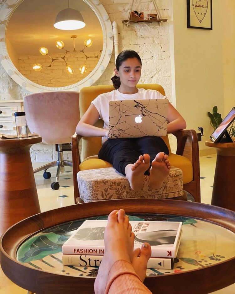 shaheen bhatt feet 2