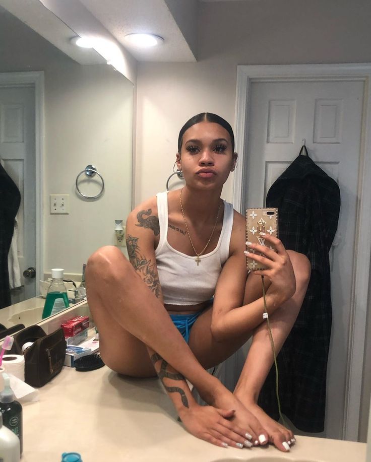 shaiana talia feet 3