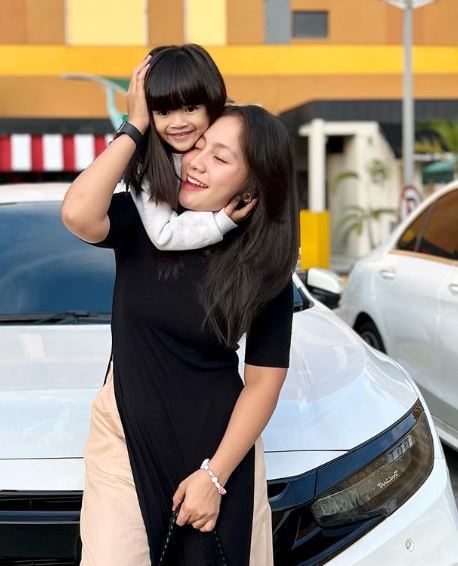 shakilla khoriri feet 4