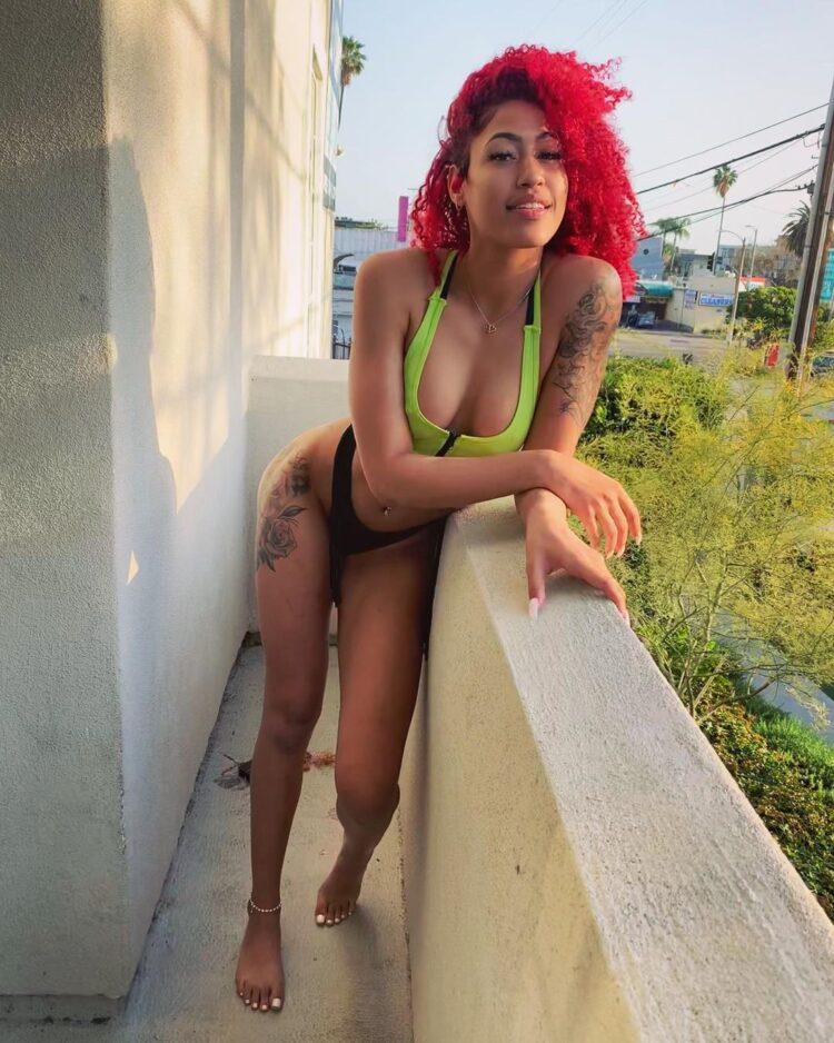 shakira austin feet 3