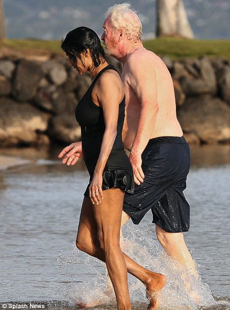 shakira caine feet 4