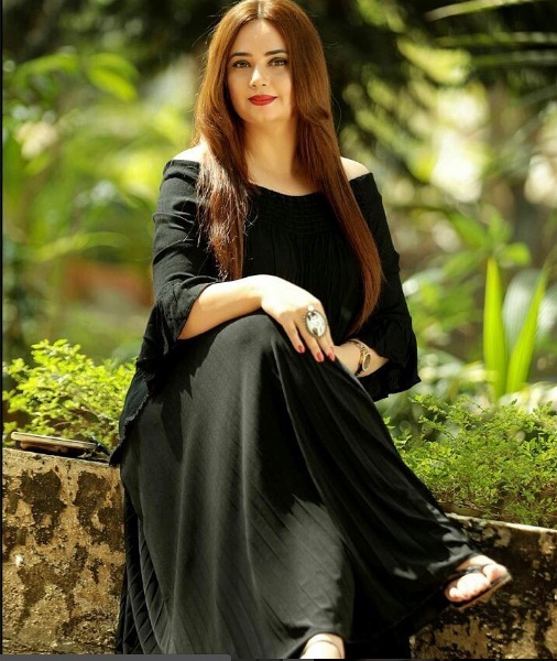 shalini kapoor feet 5