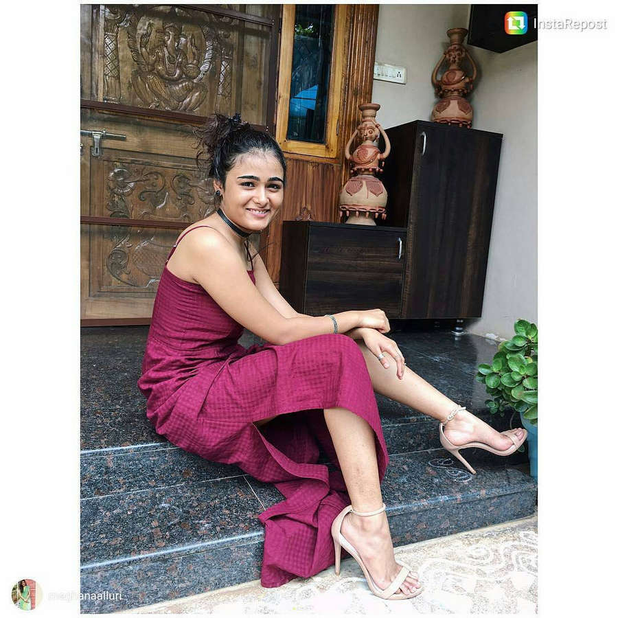 shalini pandey feet 3