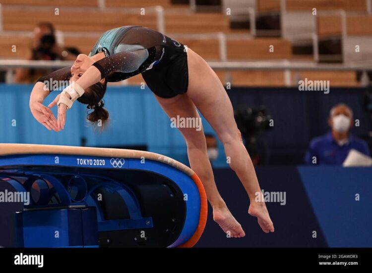 shallon olsen feet 3