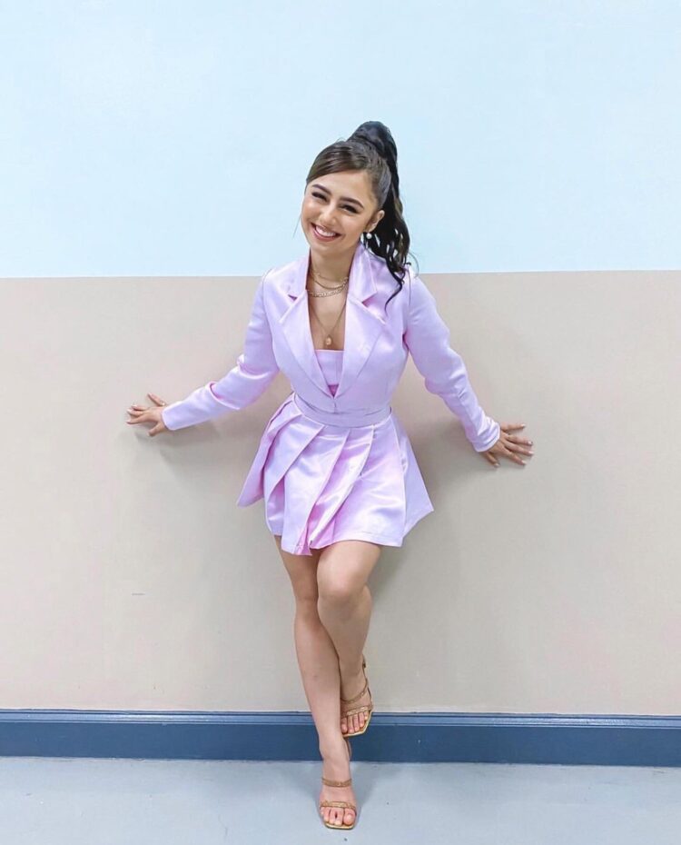 shanaia gomez feet 5