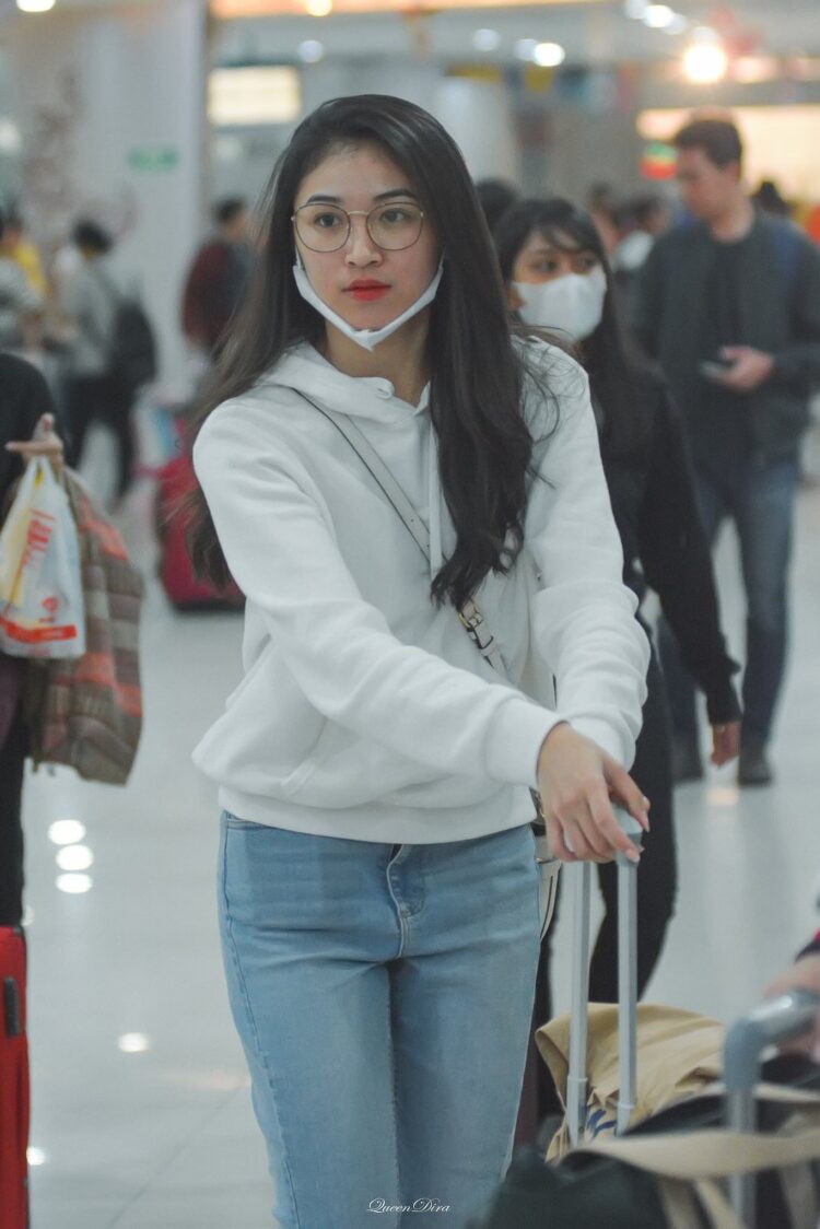 shani indira natio feet 4