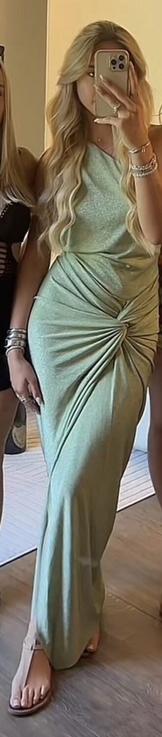 shania tyra geiss feet 1 scaled