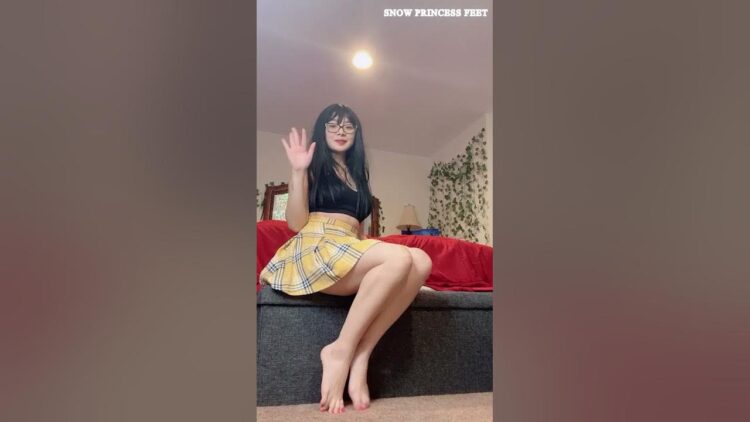 shania yan feet 1
