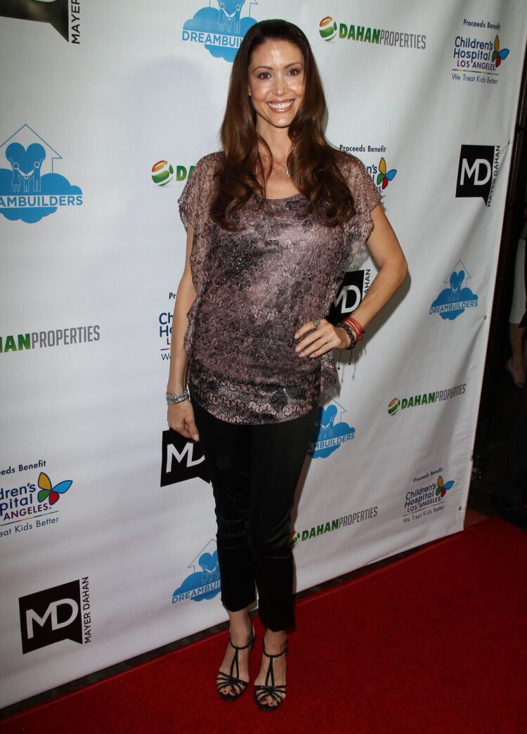 shannon elizabeth perry feet 6