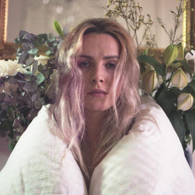 shannon saunders feet 3