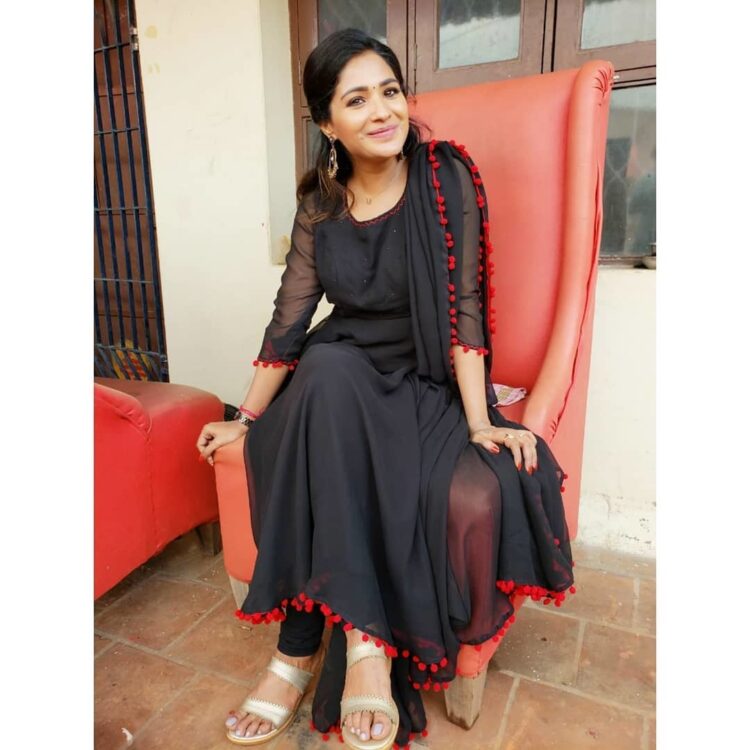 sharanya turadi feet