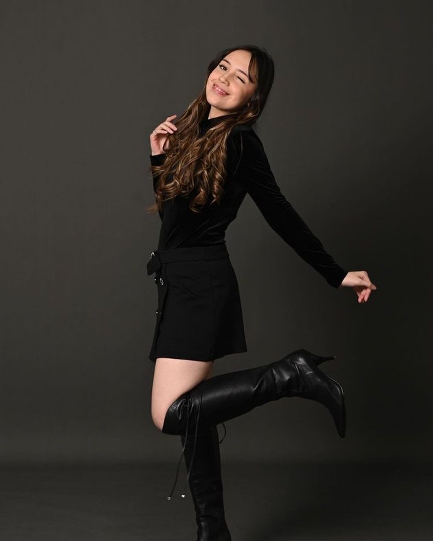 sharon sahertian feet 4