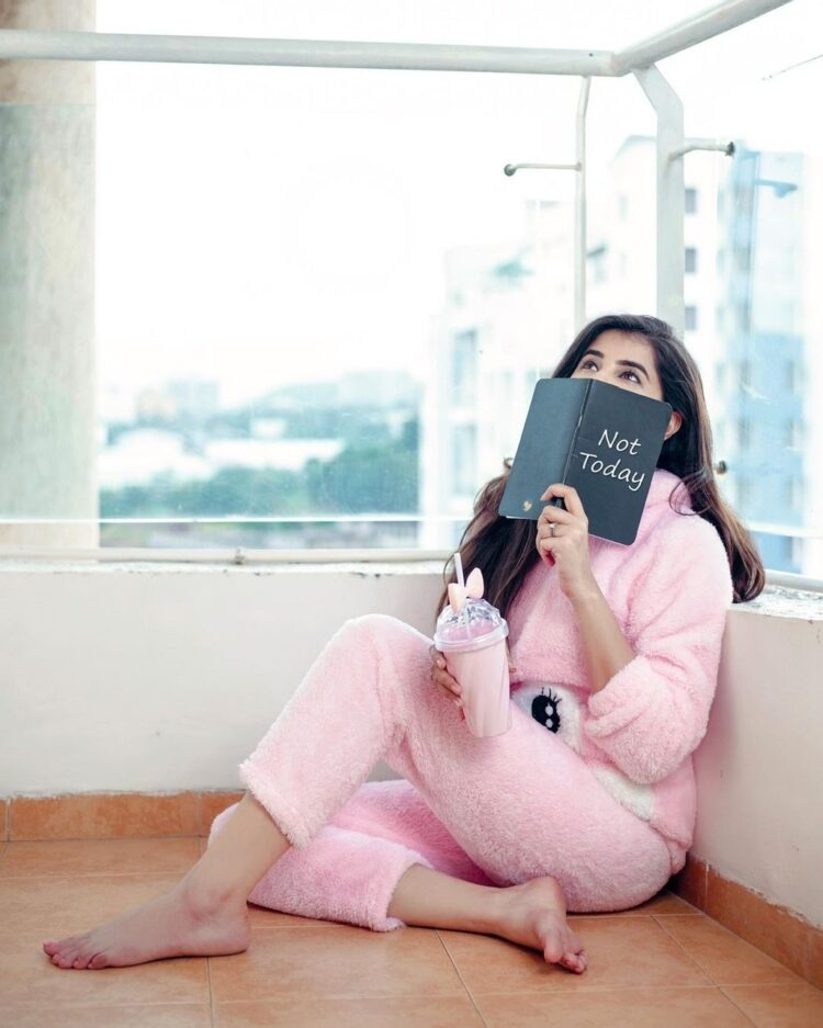 shaurya sanadhya feet 4