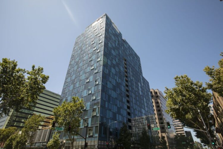 shaylyn tower feet 4