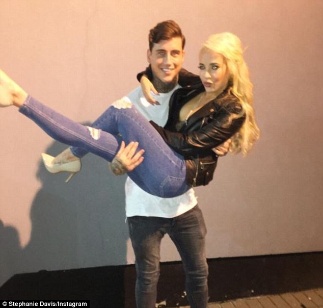 she be stephanie feet 6