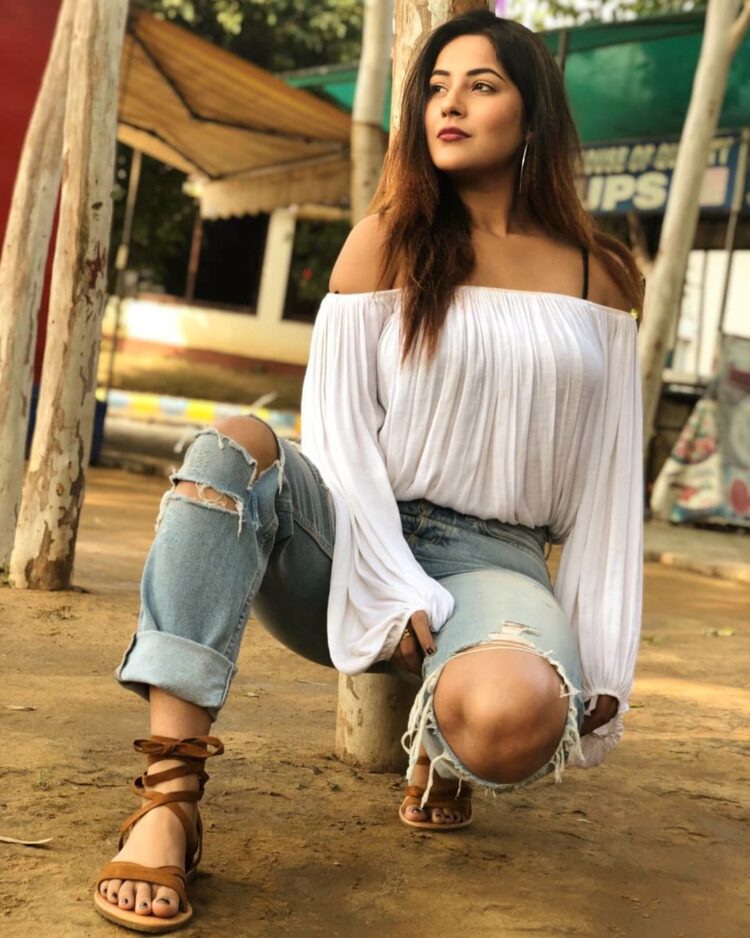 shehnaz kaur gill feet 1