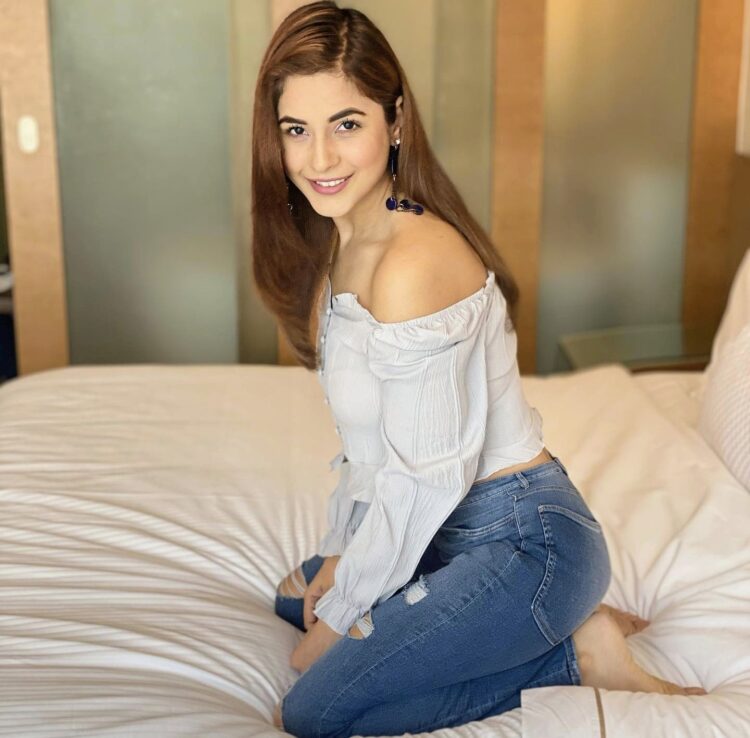 shehnaz kaur gill feet 5