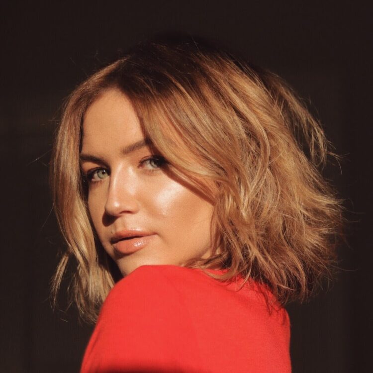 shelbey wilson feet 5