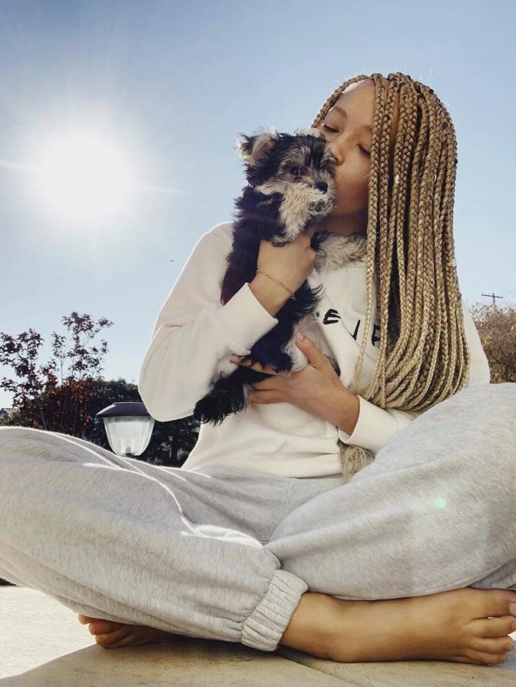 shelby simmons feet 5