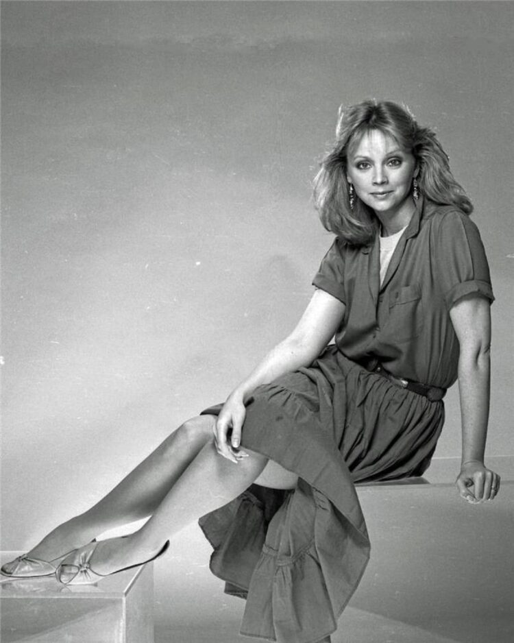 shelley long feet 4